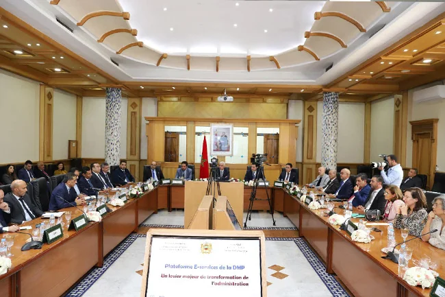 Le Ministre de la Santé et de la Protection Sociale, Pr. Khalid Ait Taleb a présidé le 23 novembre 2023 à Rabat, une rencontre au cours de laquelle le projet digital e-SERVICES a été officiellement lancé pour la digitalisation de toutes les procédures liées à l&rsquo;enregistrement des médicaments et des produits de santé au Maroc.  En application des Instructions Royales de Sa Majesté le Roi Mohammed VI, que Dieu L&rsquo;assiste, visant le lancement d&rsquo;une réforme radicale et profonde du système de santé national et de son réhabilitation et à accompagner la généralisation de la couverture sanitaire universelle et de la protection sociale, notamment en ce qui concerne la digitalisation du système de santé national, ce projet digital essentiel s&rsquo;inscrit dans le cadre de l&rsquo;engagement du Ministère de la Santé et de la Protection Sociale à accélérer la mise en œuvre des réformes administratives et à simplifier les procédures.  Ce projet vise à améliorer les interactions entre les administrations, les bénéficiaires et les investisseurs. Il accompagne également les chantiers stratégiques du secteur de la santé au Maroc, en particulier ceux concernant la refonte du système national de santé, où la digitalisation est l&rsquo;un des piliers clé.  Il est à noter que cette rencontre importante a accueilli de divers acteurs de l&rsquo;industrie pharmaceutique et des produits de santé au Maroc. Ils ont été informés aux fondements de ce projet digital, axé sur la transparence, la confidentialité des données, la modernisation et la promotion de l&rsquo;investissement. Une présentation détaillée a été donnée sur les démarches relatives au dépôt des dossiers d&rsquo;enregistrement des médicaments et des produits de santé, ainsi que sur les méthodes de communication bilatérale entre l&rsquo;administration et les fabricants pharmaceutiques, dans le strict respect des lois et des procédures en vigueur.       Organigramme Réglementation et Affaires Professionnelles Publications Ressources humaines Carte Sanitaire  ​​​​​   Portrait​​  Ministre de la Santé et de la Protection Sociale  Pr. Khalid AIT TALEB​      Biographie​ Discours/Activités ​Galerie Photos ​   Annonces 29/11/2023 – Réponse aux demandes d&rsquo;éclaircissement : TDR Assis ..       Lire la suite  27/11/2023 – Appel à candidature du cours e-learning  » Recomman ..  Lire la suite  21/11/2023 – Appel à candidature : Assistance technique pour ..        Lire la suite  15/11/2023 – Avis sur la Première Edition du Digi-Hackathon de ..          Lire la suite  03/11/2023 – Appel à candidature : Elaboration d’un module did ..         Lire la suite  30/10/2023 – Appel à candidature : Elaboration d&rsquo;un document de ..  Lire la suite  17/10/2023 – Appel à candidature : Evaluation de l’expérience d ..       Lire la suite  13/10/2023 – Appel à candidature du cours à distance sur « L’int ..  L’intégration de l’approche genre et droits humains dans la planification et la mise en œuvre des interventions en Santé Sexuelle et Reproductive (SSR ..  Lire la suite  02/10/2023 – Appel à candidature : Elaboration d&rsquo;un module e-le ..        Lire la suite  02/10/2023 – Appel à candidature : Elaboration du protocole d&rsquo;e ..      Lire la suite  25/09/2023 – Appel à candidature : Renforcement des compétences ..        Lire la suite  22/09/2023 – Résultats de l&rsquo;appel à consultation ; Projet MAROC ..  ​ ​  Lire la suite  13/09/2023 – Avis aux candidats(es) admis(es) au cycle de Spéci ..        Lire la suite  03/08/2023 – Appel à candidature pour la sélection des candidat ..  Lire la suite  02/08/2023 – Relance de l’appel à consultation pour le recrutem ..  Lire la suite  21/07/2023 – Appel à candidature : Elaboration d’un document ca ..  Appel à candidature : Elaboration d’un document cadre sur les orientations stratégiques pour lutter contre la tuberculose bovine  Lire la suite  17/07/2023 – Résultats du concours d&rsquo;admission au cycle de spéc ..         Lire la suite  14/07/2023 – Appel à consultation pour le recrutement des consu ..        Lire la suite  11/07/2023 – Appel à candidature pour le recrutement d&rsquo;un consu ..        Lire la suite  11/07/2023 – Appel d&rsquo;offres pour une assistance technique natio ..        Lire la suite  16/06/2023 – Listes des candidats (es)admis(es) à passer l&rsquo;épre ..        Lire la suite  02/06/2023 – Appel à candidature : Conduite d’un audit du systè ..        Lire la suite  31/05/2023 – Résultats de la sélection des candidats éligibles ..          Lire la suite  26/05/2023 – Formation à distance de la 3éme cohorte sur le Dis ..         Lire la suite  18/05/2023 – Appel à candidature : Elaboration d’un document na ..  Appel à candidature : Elaboration d&rsquo;un document national sur l&rsquo;approche multisectorielle pour la lutte antituberculeuse conformément aux disp ..  Lire la suite  18/05/2023 – Appel à candidature : Normalisation de l’offre de ..  Appel à candidature : Normalisation de l&rsquo;offre de soin pour me dépistage, le diagnostic et la prise en charge du patient tuberculeux au Maroc ..  Lire la suite  28/04/2023 – AVIS AUX CANDIDATS INTERNATIONAUX: Concours d&rsquo;admi ..  Lire la suite  28/03/2023 – Appel à consultation : Réalisation d’une étude sur ..          Lire la suite  28/03/2023 – Appel à consultation : Actualisation de la procédu ..         Lire la suite  27/03/2023 – Avis de concours d&rsquo;admission au Cycle de Spécial ..          Lire la suite  08/03/2023 – Appel à candidature : Elaboration de la revue du p ..         Lire la suite  07/03/2023 – Formation à distance de la 1ère cohorte sur la pri ..         Lire la suite  09/01/2023 – Appel à candidature pour le recrutement d&rsquo;un consu ..  ​     Lire la suite  12/12/2022 – Formation de la 3ème cohorte en Épidémiologie de T ..          Lire la suite  05/12/2022 – Appel à candidature : Cours E-learning sur le Trou ..        Lire la suite  24/11/2022 – Appel à candidature : Elaboration d’un guide natio ..              Lire la suite  11/11/2022 – Appel à candidature : Actualisation, digitalisatio ..          Lire la suite  02/11/2022 – Appel à candidature : Evaluation du plan stratégiq ..         Lire la suite  28/10/2022 – Appel à candidature : Elaboration d’une revue du p ..        Lire la suite  25/10/2022 – Appel à candidature des formations à distance sur ..         Lire la suite  24/10/2022 – Appel à communication : 1er colloque national su ..          Lire la suite  17/10/2022 – Appel à candidature : Elaboration d’une revue exte ..       Lire la suite  20/09/2022 – Formation de la 2ème Cohorte du cours à distance s ..          Lire la suite  16/09/2022 – Appel à candidature : Acquisition d’une plateforme ..         Lire la suite  12/09/2022 – Appel à candidature : Elaboration du guide nationa ..      Lire la suite  08/09/2022 – Appel à candidature : Elaboration d&rsquo;un document na ..         Lire la suite  08/09/2022 – Appel à candidature : Normalisation de l&rsquo;offre de ..         Lire la suite  01/08/2022 – Appel à candidature : Assistance technique pour l’ ..  Le Ministère de la Santé et de la Protection Sociale, plus précisément la Direction de l&rsquo;Épidémiologie et de Lutte contre les Maladies (DELM)) avec l&rsquo; ..  Lire la suite  01/08/2022 – Appel à candidature : Assistance technique pour ac ..  Le Ministère de la Santé et de la Protection Sociale, plus précisément la Direction de l&rsquo;Épidémiologie et de Lutte contre les Maladies (DELM)) avec l&rsquo; ..  Lire la suite  15/07/2022 – Appel à candidature : Etude de prévalence des germ ..  Lire la suite  08/07/2022 – Appel à candidature : Elaboration d&rsquo;un projet de p ..         Lire la suite  05/07/2022 – Appel à candidature : Evaluation nationale des res ..       Lire la suite  05/07/2022 – Formation de la 2ème cohorte du cours à distance s ..         Lire la suite  03/06/2022 – Appel à candidature : Evaluation de la qualité des ..      Lire la suite  02/06/2022 – Formation de la 2e cohorte en Epidémiologie de Ter ..       Lire la suite  01/06/2022 – Appel à candidature : Intégration du voletAppel à ..      Lire la suite  01/06/2022 – Appel à candidature : Développement des lignes dir ..      Lire la suite  29/04/2022 – Appel à candidature : Elaboration d’un plan de sur ..         Lire la suite  26/04/2022 – Appel à Candidature: Projet de Mise à jour et Renf ..  ​​      Lire la suite  25/04/2022 – Appel à candidature : Elaboration d’une stratégie ..      Lire la suite  22/04/2022 – APPEL A CANDIDATURE : Projet de renforcement de l ..             Lire la suite  20/04/2022 – Appel à candidature : Elaboration d’un module inté ..       Lire la suite  28/03/2022 – Appel à consultation: Initiative pour la création ..        Lire la suite  21/03/2022 – Appel à candidature : Mise en œuvre d&rsquo;une expérien ..     Lire la suite  21/03/2022 – Appel à candidature : Elaboration d&rsquo;une étude expl ..     Lire la suite  21/03/2022 – Appel à candidature : Opérationnalisation des prot ..       Lire la suite  26/01/2022 – listes définitives et les listes d&rsquo;attente des can ..          Lire la suite  20/01/2022 – Appel à candidature pour le recrutement d&rsquo;un consu ..      Lire la suite  07/01/2022 – Résultats de l’épreuve écrite du concours d&rsquo;admiss ..             Lire la suite  27/12/2021 – Liste des candidats présélectionnés pour passer l’ ..         Lire la suite  10/12/2021 – Appel à candidature : Elaboration d’un document de ..      Lire la suite  08/12/2021 – Prolongation du Concours d&rsquo;admission au Cycle de S ..       Lire la suite  08/10/2021 – évaluation finale de l’expérience pilote sur l’acc ..       Lire la suite  05/10/2021 – Recrutement d’un consultant pour la Mise en place ..       Lire la suite  05/10/2021 – Assistance technique pour l’élaboration d’un modul ..         Lire la suite  05/10/2021 – Recrutement d’un consultant pour l’élaboration d’u ..      Lire la suite  05/10/2021 – Évaluation du système de ‘’code d’identification u ..        Lire la suite  13/09/2021 – appel à candidature pour la sélection de candidat ..  Lire la suite  10/09/2021 – Appel à candidature : Evaluation rapide de la situ ..      Lire la suite  02/08/2021 – Appel à candidature : Réalisation d’une enquête su ..  Lire la suite  09/06/2021 – Appel à consultation : Développement d’actions en ..  ​   ​  Lire la suite  12/05/2021 – Appel à candidature : Elaboration d’un document ca ..      Lire la suite  11/05/2021 – Appel à Consultation : Recrutement d’un(e) consult ..       Lire la suite  11/05/2021 – Appel à Consultation : Elaboration du guide d’orie ..      Lire la suite  05/05/2021 – Appel à candidature : Avis d&rsquo;appel d&rsquo;offres pour u ..  .  Lire la suite  30/04/2021 – Réponse à la demande d&rsquo;éclaircissement relative ..     Lire la suite  20/04/2021 – Appel à Consultation : Elaboration d’une Cartograp ..  Dans le cadre de son partenariat avec l&rsquo;Agence Espagnole de Coopération Internationale au Développement (AECID), l&rsquo;Ecole Nationale de Santé Publique ( ..  Lire la suite  20/04/2021 – Appel à Consultation : Initiative pour la création ..  Dans le cadre de son partenariat avec l’Organisation internationale pour les migrations (OIM), l&rsquo;Ecole Nationale de Santé Publique (ENSP) lance un app ..  Lire la suite  25/03/2021 – Appel à candidature : Elaboration d’un document de ..    ​  Lire la suite  25/03/2021 – Appel à candidature : Elaboration d’une revue du s ..       Lire la suite  25/03/2021 – Appel à candidature : Elaboration d’un document de ..      Lire la suite  10/03/2021 – Appel à candidature : Elaboration du guide du prog ..      Lire la suite  10/03/2021 – Appel à candidature : Elaboration d’une stratégie ..      Lire la suite  10/03/2021 – Appel à candidature : Accompagnement du programme ..      Lire la suite  10/03/2021 – Appel à candidature : Développement d’un programme ..       Lire la suite  23/02/2021 – Appel à candidature : Etude sur la stigmatisation ..        Lire la suite  15/02/2021 – Appel à consultation : Installation d&rsquo;une platefor ..         Lire la suite  01/02/2021 – Appel à Consultation : Elaboration d’une Cartogra ..      Lire la suite  01/02/2021 – Appel à Consultation : Initiative pour la création ..      Lire la suite  18/12/2020 – Appel à consultation : organisation et le fonction ..   ​  Lire la suite  03/12/2020 – Appel à candidature : Elaboration d&rsquo;une applicatio ..        Lire la suite  13/11/2020 – Appel à candidature : Identification de la filière ..     Lire la suite  05/11/2020 – Appel à candidature : Consultation sur la gestion ..  Dans le cadre de la prévention et du contrôle de l’infection ainsi que le renforcement de la sécurité sanitaire dans le contexte de la pandémie Covid- ..  Lire la suite  05/11/2020 – Appel à candidature : Consultation sur La gouverna ..  ​Dans le cadre de la prévention et du contrôle de l’infection ainsi que le renforcement de la sécurité sanitaire dans le contexte de la pandémie Covid ..  Lire la suite  04/11/2020 – Appel à candidature: Analyse secondaire des donnée ..  ​          Lire la suite  12/10/2020 – Prolongation de l&rsquo;Appel à Consultation : élaborati ..     Lire la suite  29/09/2020 – Appel à candidature  Analyse secondaire des données de l’Enquête Nationale sur la Population et la Santé Familiale- 2018 – Composantes de la santé de l’enfant-  Lire la suite  24/09/2020 – Appel à candidature : Consultation pour l’élaborat ..  Dans le cadre de la mise en œuvre du plan d’accélération de la mise à niveau des urgences pour la période 2019-2021  Lire la suite  24/09/2020 – Appel à candidature : Consultation pour l’élaborat ..  Dans le cadre de la mise en œuvre du plan d’accélération de la mise à niveau des urgences pour la période 2019-2021  Lire la suite  09/09/2020 – Appel à candidature : Consultation nationale pour ..  Dans le cadre de la mise en œuvre de la Stratégie Nationale de Santé Scolaire et Universitaire et de Promotion de la Santé du Jeunes et du Programme d ..  Lire la suite  13/08/2020 – Appel à consultation : Elaboration d’une Cartograp ..  .  Lire la suite  13/08/2020 – Appel à consultation : Initiative pour la création ..  .  Lire la suite  13/08/2020 – Appel à candidature: Sélection des candidats pou ..  .  Lire la suite  08/08/2020 – Appel à candidature: sélection de candidats pour u ..  .  Lire la suite  21/07/2020 – Appel à candidature : Assistance technique pour l&rsquo; ..  .  Lire la suite  10/07/2020 – Prolongation d&rsquo;un Appel à candidature : Conception ..  .  Lire la suite  16/06/2020 – Appel à candidature : Elaboration d’un plan d’acti ..  Elaboration d’un plan d’action national stratégique multisectoriel de santé de l’enfant pour la période 2021-2025  Lire la suite  15/06/2020 – Appel à candidature : Réalisation d’une étude de l ..  Réalisation d’une étude de l’impact des actions de communication des risques et engagement communautaire et de l’éducation pour la santé relative à l ..  Lire la suite  14/03/2020 – تأجيل جميع الإختبارات الشفوية و مباريات التوظيف  .  Lire la suite  01/03/2020 – Appel à candidature : Conception d’une filière de ..  .  Lire la suite  10/12/2019 – Relance de l&rsquo;Appel à candidature : Elaboration du ..  .  Lire la suite  22/11/2019 – Concours d&rsquo;Admission au Cycle de Spécialisation en ..  .  Lire la suite  08/11/2019 – Relance de l&rsquo;Appel à consultation : Enquête Nation ..  Lire la suite  08/11/2019 – Relance de l&rsquo;Appel à consultation : Elaboration d’ ..  Lire la suite     Communiqués 21/11/2023 – Opération « RIAYA 2023-2024» Pour des services de ..  Opération «  RIAYA 2023-2024» Pour des services de santé de proximité en faveur des populations des  zones susceptibles d’être touchées par ..  Lire la suite  14/11/2023 – Célébration de la Journée Mondiale du Diabète  Célébration de la Journée Mondiale du Diabète  Lire la suite  01/11/2023 – Le Ministère de la Santé et de la Protection Socia ..  Le Ministère de la Santé et de la Protection Sociale lance une campagne nationale de prévention et de lutte contre la tuberculose au Maroc  Lire la suite  25/10/2023 – Signature d&rsquo;une convention cadre de partenariat re ..  Signature d&rsquo;une convention cadre de partenariat relative à la mutualisation des ressources humaines et matérielles   Lire la suite  15/06/2023 – Le Ministère de la Santé et de la Protection Socia ..  Le Ministère de la Santé et de la Protection Sociale accueille la 3ème consultation mondiale sur la santé des réfugiés et migrants  Lire la suite  05/06/2023 – Le Ministère de la Santé et de la Protection Socia ..  Le Ministère de la Santé et de la Protection Sociale en partenariat avec l’Initiative Nationale pour le Développement Humain lance la Campagne Nationa ..  Lire la suite  02/06/2023 – Signature d’une convention de partenariat et de co ..  Signature d’une convention de partenariat et de coopération entre la Fondation Hassan II pour la Promotion des Œuvres Sociales au profit des travaille ..  Lire la suite  24/03/2023 – Le Ministère de la Santé et de la Protection Socia ..  Le Ministère de la Santé et de la Protection Sociale célèbre la Journée mondiale de lutte contre la tuberculose à travers l’organisation d’une rencont ..  Lire la suite  01/02/2023 – L&rsquo;Institut national d’hygiène maintient la certifi ..  L&rsquo;Institut national d’hygiène maintient la certification ISO pour son système de management de la qualité    Lire la suite  05/01/2023 – Le Ministre de la Santé et de la Protection Social ..  Le Ministre de la Santé et de la Protection Sociale lance les services du Centre de Santé Bin El Ouidane à Casablanca Anfa   Lire la suite  20/12/2022 – Le Ministère de la Santé et de la Protection Socia ..  Le Ministère de la Santé et de la Protection Sociale lance officiellement les Plans Régionaux Spécifiques de la Formation Continue au titre de l’année ..  Lire la suite  07/12/2022 – Le Ministère de la Santé et de la Protection Socia ..  Le Ministère de la Santé et de la Protection Sociale lance la campagne nationale de prévention des complications dues aux maladies chroniques  ..  Lire la suite  01/12/2022 – Le Ministère de la Santé et de la Protection Socia ..  Le Ministère de la Santé et de la Protection Sociale célèbre la journée mondiale de lutte contre le SIDA  Lire la suite  29/11/2022 – Signature d’une convention de partenariat qui déte ..  Signature d’une convention de partenariat qui déterminera le Plan d’Action Conjoint 2022-2026 entre le Ministère de la Santé et de la Protection Socia ..  Lire la suite  23/11/2022 – Le Ministère de la Santé et de la Protection Socia ..  Le Ministère de la Santé et de la Protection Sociale donne le coup d’envoi de la Deuxième Semaine Nationale de la Santé Scolaire et Universitaire &# ..  Lire la suite  22/11/2022 – Réunions consultatives avec les représentants des ..  Réunions consultatives avec les représentants des institutions de l’industrie pharmaceutique   Lire la suite  01/11/2022 – Le Ministère de la Santé et de la Protection Socia ..  Le Ministère de la Santé et de la Protection Sociale dément la véracité des documents circulant autour de la refonte du système de santé et met en gar ..  Lire la suite  25/10/2022 – Le Ministère de la Santé et de la Protection Socia ..  Le Ministère de la Santé et de la Protection Sociale dément l’information faisant état d’une rupture du stock d’insuline au niveau des centres de sant ..  Lire la suite  13/09/2022 – Le Ministère de la Santé et de la Protection Socia ..  Le Ministère de la Santé et de la Protection Sociale se mobilise pour la constitution et la sécurisation du stock stratégique national des médicaments ..  Lire la suite  09/09/2022 – Signature d’une convention cadre de partenariat en ..  Signature d’une convention cadre de partenariat entre le Ministère de la Santé et de la Protection Sociale et l’Organisation « Touche pas à mon enfant ..  Lire la suite  25/08/2022 – Le Ministère de la Santé et de la Protection Socia ..  Le Ministère de la Santé et de la Protection Sociale annonce l&rsquo;enregistrement d&rsquo;un cas confirmé du virus de la variole de singe (mankeybox) au Maroc  Lire la suite  27/07/2022 – Le Ministère de la Santé et de la Protection Socia ..  Le Ministère de la Santé et de la Protection Sociale célèbre la Journée Mondiale contre l’Hépatite Virale et lance la première campagne nationale de d ..  Lire la suite  23/07/2022 – La mise en œuvre du chantier Royal relatif à la ré ..  La mise en œuvre du chantier Royal relatif à la réforme du système de santé national regroupe le Ministère de la Santé et de la Protection Sociale ave ..  Lire la suite  06/07/2022 – Le Ministre de la Santé et de la Protection Social ..  Le Ministre de la Santé et de la Protection Sociale lance les Services  de la Clinique de jour de Martil  Lire la suite  02/07/2022 – Le Ministère de la Santé et de la Protection Socia ..  Le Ministère de la Santé et de la Protection Sociale recommande une dose de rappel du vaccin contre le Covid-19 pour les personnes âgées et les person ..  Lire la suite  30/06/2022 – La signature d’un mémorandum d’entente entre le Mi ..  La signature d’un mémorandum d’entente entre le Ministère de la Santé et de la Protection Sociale et la Société I.M.S OVADIA GROUP LDT  Lire la suite  28/06/2022 – Le Ministère de la Santé et de la Protection Socia ..  Le Ministère de la Santé et de la Protection Sociale étudie l&rsquo;accès aux médicaments en vue d’accompagner la mise en œuvre du chantier royal de la géné ..  Lire la suite  20/06/2022 – La signature d’un mémorandum d’entente relatif aux ..  La signature d’un mémorandum d’entente relatif aux domaines de lutte contre le cancer et les maladies zoonotiques entre le Ministère de la Santé et de ..  Lire la suite  17/06/2022 – Le Ministre de la Santé et de la Protection Social ..  Le Ministre de la Santé et de la Protection Sociale rend visite au Centre de Santé Urbain Bouizakrane au niveau de la Province de Guelmim et lance les ..  Lire la suite  17/06/2022 – Le Ministre de la Santé et de la Protection Social ..  Le Ministre de la Santé et de la Protection Sociale lance une caravane médicale pluridisciplinaire au niveau de la Province de Guelmim  Lire la suite  13/06/2022 – Le Ministre de la Santé et de la Protection Social ..  Le Ministre de la Santé et de la Protection Sociale lance les services du centre de santé rural de deuxième niveau à Sidi Bettach à la Province de Ben ..  Lire la suite  02/06/2022 – Le Ministère de la Santé et de la Protection Socia ..  Le Ministère de la Santé et de la Protection Sociale annonce la détection d&rsquo;un cas importé de la variole de singe (monkeypox) au Maroc  Lire la suite  31/05/2022 – Le Ministère de la Santé et de la Protection socia ..  Le Ministère de la Santé et de la Protection sociale célèbre la Journée Mondiale Sans Tabac le 31 Mai 2022 Et lance la campagne nationale de sensibil ..  Lire la suite  27/05/2022 – Le Ministre de la Santé et de la Protection Social ..  Le Ministre de la Santé et de la Protection Sociale lance les services du centre de santé urbain Oulad Hmaid à Ksar El Kebir  Lire la suite  27/05/2022 – Le Ministre de la Santé et de la Protection Social ..  Le Ministre de la Santé et de la Protection Sociale visite le chantier de construction du Centre Hospitalier Provincial d’Ouezzane  Lire la suite  25/05/2022 – Le Ministère de la Santé et de la Protection Socia ..  Le Ministère de la Santé et de la Protection Sociale déclare que les résultats des tests biologiques des trois cas suspects d&rsquo;infection par la variole ..  Lire la suite  23/05/2022 – Signature de l’Arrangement Administratif relatif à ..  Signature de l’Arrangement Administratif relatif à l’application de la Convention de sécurité sociale entre  le Royaume du Maroc et le Royaume de ..  Lire la suite  20/05/2022 – Le Ministre de la Santé et de la Protection Social ..  Le Ministre de la Santé et de la Protection Sociale visite le centre de référence de diagnostic précoce des cancers du sein et du col de l’utérus au q ..  Lire la suite  20/05/2022 – Le Ministre de la Santé et de la Protection Social ..  Le Ministre de la Santé et de la Protection Sociale visite le service de santé rural Aït Oukabli en province d&rsquo;Azilal et lance les la consultation méd ..  Lire la suite  18/05/2022 – Monsieur le Ministre de la Santé et de la Protecti ..  Monsieur le Ministre de la Santé et de la Protection Sociale, lance l’ouverture de  deux centres de santé urbains de premier niveau et rend visit ..  Lire la suite  18/05/2022 – Actualisation du protocole sanitaire national pour ..  Actualisation du protocole sanitaire national pour les voyages internationaux  Lire la suite  17/05/2022 – Le Ministère De La Santé Et De La Protection Socia ..  Le Ministère De La Santé Et De La Protection Sociale célèbre la Journée Mondiale de l’Hypertension Artérielle   Lire la suite  16/05/2022 – Le Ministère de la Santé et de la Protection Socia ..  Le Ministère de la Santé et de la Protection Sociale lance la campagne nationale de promotion de l’allaitement maternel  Lire la suite  12/05/2022 – Le Ministère de la Santé et de la Protection Socia ..  Le Ministère de la Santé et de la Protection Sociale célèbre la journée internationale des infirmières et organise les premières assises nationales de ..  Lire la suite  09/05/2022 – Célébration de la Semaine Nationale de Santé Scola ..  « Tous pour renforcer la santé scolaire » Du 09 au 14 mai 2022  Lire la suite  25/04/2022 – Semaine Nationale de Vaccination du 25 au 30 avril ..  Semaine Nationale de Vaccination du 25 au 30 avril 2022 « La vaccination, un espoir pour la vie »  Lire la suite  25/04/2022 – Journée mondiale du Paludisme sous le thème : « I ..  Journée mondiale du Paludisme sous le thème : « Innover pour sauver des vies et réduire la charge de morbidité du paludisme »  Lire la suite  21/04/2022 – Une certification ISO pour le système de managemen ..  Une certification ISO pour le système de management de qualité de l&rsquo;Institut National d’Hygiène, pour la sixième année consécutive  Lire la suite  07/04/2022 – Journée Mondiale de la Santé 2022 « Notre Planète, ..  Journée Mondiale de la Santé 2022 « Notre Planète, Notre Santé »  Lire la suite  05/04/2022 – Les deux centres régionaux de transfusion sanguine ..  Les deux centres régionaux de transfusion sanguine de Tétouan et de Fès obtiennent le certificat ISO9001 pour le système de management de la qualité  Lire la suite  24/03/2022 – Célébration de la Journée mondiale de lutte contre ..  Célébration de la Journée mondiale de lutte contre la tuberculose et lancement de la 6ème campagne nationale de dépistage de la tuberculose  Lire la suite  03/03/2022 – Lancement des services du Centre Hospitalier Provi ..  Lancement des services du Centre Hospitalier Provincial Lalla Aicha à Témara  Lire la suite  28/02/2022 – Ministère de la Santé et de la Protection Sociale ..  Ministère de la Santé et de la Protection Sociale lance une campagne nationale de sensibilisation sur le Rhumatisme Articulaire Aigue (RAA)  Lire la suite  25/02/2022 – Lancement de service de l’hôpital de proximité de ..  Lancement de service de l’hôpital de proximité de Jorf El Melha, en province de Sidi Kacem  Lire la suite  25/02/2022 – Lancement des services de la maison d’accouchement ..  Lancement des services de la maison d’accouchement du centre de santé urbain de deuxième niveau à Ain Dfali, en province de Sidi Kacem  Lire la suite  22/02/2022 – Lancement de service de psychiatrie au Centre Hosp ..  Lancement de service de psychiatrie au Centre Hospitalier Provincial de Casablanca, à Hay Mohammadi de Casablanca  Lire la suite  21/02/2022 – Inauguration du centre de santé rural Oulad Assal, ..  Inauguration du centre de santé rural Oulad Assal, à la commune Mnasra , en province de Kenitra  Lire la suite  01/12/2021 – la journée mondiale de lutte contre le SIDA 2021, ..   Célébration de la journée mondiale de lutte contre le SIDA 2021, et lancement de la campagne nationale de sensibilisation et de dépistage des in ..  Lire la suite  25/11/2021 – Le Ministère de la Santé et de la Protection Socia ..  Le Ministère de la Santé et de la Protection Sociale lance la campagne nationale de la vaccination contre la grippe saisonnière  Lire la suite  20/11/2021 – Le Ministère de la Santé et de la Protection Socia ..  Le Ministère de la Santé et de la Protection Sociale célèbre la semaine mondiale pour un bon usage des antimicrobiens  Lire la suite  14/11/2021 – CELEBRATION DE LA JOURNEE MONDIALE DU DIABETE  CELEBRATION DE LA JOURNEE MONDIALE DU DIABETE  Lire la suite  10/11/2021 – Le Ministère de la Santé et de la Protection Socia ..  Le Ministère de la Santé et de la Protection Sociale lance la campagne nationale sur la promotion du petit déjeuner chez les enfants et les adolescent ..  Lire la suite  06/11/2021 – Lancement d’une série de formations sur le diagnos ..  Lancement d’une série de formations sur le diagnostic biologique de la COVID-19 au profit des laboratoires privés de biologie médicale  Lire la suite  05/11/2021 – Célébration du 20ème anniversaire de la création d ..  Célébration du 20ème anniversaire de la création du Fonds mondial de lutte contre le sida, la tuberculose et le paludisme  Lire la suite  25/10/2021 – Le Ministère de la Santé et de la Protection Socia ..  Le Ministère de la Santé et de la Protection Sociale lance la campagne nationale de sensibilisation sur le dépistage des cancers du sein et du col de ..  Lire la suite  19/10/2021 – L&rsquo;Institut National d’Hygiène transfère son expéri ..  L&rsquo;Institut National d’Hygiène transfère son expérience scientifique dans la lutte contre la Covid19 aux pays africains   Lire la suite  31/08/2021 – Le Ministère de la Santé met en place de nouvelles ..  Le Ministère de la Santé met en place de nouvelles mesures pour assurer la fiabilité des tests de la COVID-19  Lire la suite  26/08/2021 – Le Ministère de la Santé et la CNDP signent une co ..  Le Ministère de la Santé et la CNDP signent une convention d’adhésion au programme DATA-TIKA  Lire la suite  17/08/2021 – Le Ministre de la Santé, Pr Khalid Ait Taleb, a re ..  Le Ministre de la Santé, Pr Khalid Ait Taleb, a reçu une délégation officielle présidée par le Dr John Nkengasong, Directeur Général du Centre Africai ..  Lire la suite  14/08/2021 – Le Ministère de la Santé dément d’hospitalisation ..  Le Ministère de la Santé dément d’hospitalisation systématique des enfants de moins de 15 ans contaminés  Lire la suite  28/07/2021 – 10ème Journée Mondiale contre l’Hépatite Virale  10ème Journée Mondiale contre l’Hépatite Virale  Lire la suite  19/07/2021 – Conventions de partenariat dans le domaine de la f ..  Conventions de partenariat dans le domaine de la formation entre le Ministère de la Santé et l’Université Internationale Abulcasis des Sciences de la ..  Lire la suite  24/06/2021 – les journées de sensibilisation autour de la nutri ..  les journées de sensibilisation autour de la nutrition maternelle et infantile  Lire la suite  22/06/2021 – Lancement d’un cadre de partenariat entre l’Instit ..  Lancement d’un cadre de partenariat entre l’Institut National d’Hygiène et l’Université Mohamed VI Polytechnique de Benguerir  Lire la suite  31/05/2021 – Le Ministère de la Santé célébre la Journée Mondia ..  Le Ministère de la Santé célébre la Journée Mondiale Sans Tabac Et lance la campagne nationale de sensibilisation sur les méfaits du tabagisme  Lire la suite  10/05/2021 – Le Ministère de la Santé annonce l&rsquo;élargissement d ..  Le Ministère de la Santé annonce l&rsquo;élargissement du groupe cible de la vaccination contre la Covid-19 pour inclure les citoyens entre 50 et 55 ans  Lire la suite  05/04/2021 – Actualités de la veille génomique au Maroc, le c ..  Actualités de la veille génomique au Maroc,           le consortium national rapporte   Lire la suite  17/03/2021 – Le Ministère de la Santé invite les citoyens qu ..     Le Ministère de la Santé invite les citoyens qui n’ont pas pu se faire vacciner comme prévu, d&rsquo;attendre la reprogrammation d&rsquo;un autre ren ..  Lire la suite  05/03/2021 – Une 5ème certification ISO pour le système de mana ..  Une 5ème certification ISO pour le système de management de qualité de l’Institut National d’HygièneUne 5ème certification ISO pour le système de mana ..  Lire la suite  20/02/2021 – Le ministère de la santé appelle les citoyens à re ..  Le ministère de la santé appelle les citoyens à redoubler de vigilance face à l’apparition de nouveaux variants  Lire la suite  05/01/2021 – Intégration de 165 nouveaux médicaments dans le gu ..     Lire la suite  04/12/2020 – Le Ministère de la Santé alloue un appui logistiqu ..     Lire la suite  01/12/2020 – Le Ministère de la Santé et ses partenaires garant ..  Le Ministère de la Santé et ses partenaires garantissent l’accès aux soins aux personnes vivant avec le VIH durant la pandémie de Covid-19  Lire la suite  25/11/2020 – suivi et contrôle des dépassements tarifaires appl ..  suivi et contrôle des dépassements tarifaires appliqués par certaines cliniques pour la prise en charge des patients de la Covid-19  Lire la suite  02/11/2020 – la campagne nationale de prévention contre le viru ..  la campagne nationale de prévention contre le virus grippal saisonnier  Lire la suite  09/10/2020 – La Direction Régionale de la Santé de la région de ..  La Direction Régionale de la Santé de la région de Draa Tafilalet dément les informations sur la réapparition de la leishmaniose à Errachidia  Lire la suite  25/06/2020 – Outil d’accompagnement pour l’assouplissement du c ..  Outil d’accompagnement pour l’assouplissement du confinement, ‘wiqaytna’ dépasse les 2 millions de téléchargements.  Lire la suite  06/06/2020 – ‘Wiqaytna’ franchit la barre de 1 million de télé ..  ‘Wiqaytna’ franchit la barre de 1 million de téléchargements  Lire la suite  01/06/2020 – Le Maroc célèbre la Journée mondiale sans tabac so ..  Importance de la lutte contre le tabagisme dans le contexte de l’épidémie de la COVID-19  Lire la suite  21/04/2020 – Lancement de l&rsquo;initiative gratuite « Téléconseil mé ..  .  Lire la suite  16/04/2020 – Le Ministère de la Santé recommande la continuité ..  .  Lire la suite  08/04/2020 – La communauté internationale célèbre la journée mo ..  .  Lire la suite  17/03/2020 – Les examens biologiques pour la confirmation et le ..  .  Lire la suite  16/03/2020 – Le Maroc annonce l’enregistrement du premier décès ..  .  Lire la suite  16/03/2020 – Le Maroc annonce l&rsquo;enregistrement de deux nouveaux ..  .  Lire la suite  16/03/2020 – Le Maroc annonce un sixième cas du nouveau coronav ..  .  Lire la suite  15/03/2020 – المغرب يعلن عن تسجيل 11 حالة إصابة جديدة بفيروس كو ..  المغرب يعلن عن تسجيل 11 حالة إصابة جديدة بفيروس كورونا المستجد  Lire la suite  14/03/2020 – المغرب يعلن عن تسجيل 9 حالات إصابة جديدة بفيروس كو ..  المغرب يعلن عن تسجيل 9 حالات إصابة جديدة بفيروس كورونا المستجد  Lire la suite  13/03/2020 – المغرب يعلن شفاء الحالة الأولى المصابة بفيروس كورو ..  المغرب يعلن شفاء الحالة الأولى المصابة بفيروس كورونا المستجد  Lire la suite  13/03/2020 – المغرب يعلن عن تسجيل ثامن حالة إصابة بفيروس كورونا ..  المغرب يعلن عن تسجيل ثامن حالة إصابة بفيروس كورونا المستجد  Lire la suite  11/03/2020 – Le Maroc enregistre un troisième cas du nouveau co ..  .  Lire la suite  06/03/2020 – Le Maroc enregistre un deuxième cas du nouveau cor ..  Le Maroc enregistre un deuxième cas du nouveau coronavirus  Lire la suite  03/03/2020 – Le Maroc annonce l&rsquo;enregistrement du premier cas d ..  .  Lire la suite  25/02/2020 – Le Ministère de la Santé dément la rumeur relative ..  .  Lire la suite  22/02/2020 – Fin de la période de surveillance médicale pour le ..  .  Lire la suite  17/02/2020 – Le Ministère de la Santé prend en charge l’enfant ..  .  Lire la suite  02/02/2020 – Le Ministère de la Santé rassure l’opinion publiqu ..  Aucune mesure supplémentaire à prendre  Lire la suite  01/02/2020 – Le Maroc rapatrie ses ressortissants de la ville d ..  Le Maroc rapatrie ses ressortissants de la ville de Wuhan en Chine, épicentre de l’épidémie de la maladie due au nouveau coronavirus  Lire la suite  31/01/2020 – Suivi de la situation du coronavirus 2019-nCoV  Suivi de la situation du coronavirus 2019-nCoV  Lire la suite  26/01/2020 – Le Nouveau Coronavirus nCoV-2019 : le Maroc Instau ..  .  Lire la suite  26/01/2020 – virus Corona en République Populaire de Chine  .  Lire la suite  07/01/2020 – LANCEMENT DU PLAN D’ACTION NATIONAL 2020-2021 DE P ..  .  Lire la suite  26/12/2019 – La prise en charge des maladies cancéreuses pour l ..  .  Lire la suite  18/12/2019 – Le Ministère de la Santé organise le Forum nationa ..  .  Lire la suite  02/12/2019 – Le Ministère de la Santé affirme la disponibilité ..  .  Lire la suite  15/11/2019 – la Journée Mondiale du Diabète  14 NOVEMBRE 2019  Lire la suite  02/10/2019 – Opération nationale de dépistage et de prise en ch ..  « Une bonne santé pour une réussite scolaire »  Lire la suite  25/09/2019 – Le Ministère de la Santé crée le Centre National d ..  Le Ministère de la Santé crée le Centre National d’Opérations d&rsquo;Urgence en Santé Publique  Lire la suite  25/09/2019 – La Direction du médicament et de la pharmacie du m ..  Le Ministère de la Santé/Direction des médicaments et de la pharmacie retire du marché les médicaments contenant le principe ac ..  Lire la suite  24/09/2019 – Décès d&rsquo;une femme enceinte et de son fœtus à l’hôp ..  .  Lire la suite  24/09/2019 – Le Ministère de la Santé crée l’unité de coordinat ..  Le Ministère de la Santé crée l’unité de coordination nationale et le comité technique pour la surveillance de la résistance aux antimicrobiens  Lire la suite  02/08/2019 – Décès d&rsquo;une femme enceinte dans une clinique privé ..  Le Ministre de la Santé donne ses instructions pour mener une enquête sur les circonstances du décès.  Lire la suite  22/07/2019 – Le Ministère de la Santé publie une circulaire pou ..  .  Lire la suite  24/06/2019 – Campagne de chirurgie gynécologique et obstétrique ..  .  Lire la suite  14/06/2019 – PREMIERE REUNION DES PARTENAIRES H6 POUR LE RENFOR ..  .  Lire la suite  12/06/2019 – Lancement de la nouvelle Stratégie Nationale de la ..  « Investir dans le développement des ressources humaines : pilier essentiel pour l’amélioration de la qualité des services de santé »  Lire la suite  06/06/2019 – Le Ministère de la Santé restreint les activités d ..  .  Lire la suite  15/05/2019 – Renforcement de la collaboration entre l&rsquo;Institut ..  .  Lire la suite  02/05/2019 – Le Ministère de la Santé continue d’identifier le ..  .  Lire la suite  25/04/2019 – Célébration de la Journée Mondiale du Paludisme so ..  « Renforçons la vigilance pour la prévention de la réintroduction du paludisme au Maroc »  Lire la suite  25/04/2019 – Rencontre sur le Partenariat Public-Privé pour la ..  .  Lire la suite  22/04/2019 – La Semaine Nationale de Vaccination  « Pour une protection contre les maladies: Continuons la vaccination »  Lire la suite  18/03/2019 – Le Ministère de la Santé lance l’initiative «Zéro ..  .  Lire la suite  16/03/2019 – Cérémonie d’ouverture de deux ateliers internation ..  .  Lire la suite  16/02/2019 – Le Conseil Administratif de l’Institut Pasteur du ..  .  Lire la suite  15/02/2019 – Lancement de la Stratégie Nationale Multisectoriel ..  .  Lire la suite  14/02/2019 – Enquête nationale de séroprévalence des hépatites ..  .  Lire la suite  12/02/2019 – L’Ecole Nationale de Santé Publique intègre le rés ..  .  Lire la suite  11/02/2019 – La coopération en santé publique au menu d’un entr ..  .  Lire la suite  08/02/2019 – Opération nationale de dépistage et de prise en ch ..  « Une bonne santé pour une réussite scolaire pour 1.500.000 d’élèves »  Lire la suite  05/02/2019 – La grippe saisonnière actuelle au Maroc : aucune r ..  Communiqué de presse conjoint Ministère de la Santé – Organisation Mondiale de la Santé La grippe saisonnière actuelle au Maroc : aucune raison de s ..  Lire la suite  04/02/2019 – Le Ministère de la Santé réassure que les indicate ..  Le Ministère de la Santé réassure que les indicateurs épidémiologiques de la grippe saisonnière dans notre pays reste habituelle, en comparaison avec ..  Lire la suite  28/01/2019 – Enquête Nationale sur les Facteurs de Risques des ..  Enquête Nationale sur les Facteurs de Risques des Maladies Non Transmissibles via Téléphonie Mobile  Lire la suite  18/01/2019 – L’ENSP continue sa mission pour l’excellence et l’ ..  L’ENSP continue sa mission pour l’excellence et l’innovation  Lire la suite  28/12/2018 – Une 4ème certification ISO pour le système de mana ..  Une 4ème certification ISO pour le système de management de qualité de l’Institut National d’Hygiène  Lire la suite  26/12/2018 – Ministre de la Santé-Représentants des syndicats d ..  Ministre de la Santé-Représentants des syndicats des pharmaciens : Mise en œuvre des recommandations  Lire la suite  25/12/2018 – L’Institut National d’Hygiène rend hommage à ses r ..  L’Institut National d’Hygiène rend hommage à ses retraités  Lire la suite  20/12/2018 – Décès d&rsquo;un nourrisson et détérioration de l&rsquo;état d ..  Le ministère de la Santé ouvre en urgence une enquête  Lire la suite  14/11/2018 – LA JOURNEE MONDIALE DU DIABETE  le diabète concerne chaque famille  Lire la suite  13/11/2018 – Célébration de la Semaine Mondiale pour un bon usa ..  Célébration de la Semaine Mondiale pour un bon usage des Antibiotiques  Lire la suite  08/11/2018 – Sa Majesté le roi reçoit le Chef du gouvernement e ..  Sa Majesté le roi reçoit le Chef du gouvernement et le Ministre de la Santé  Lire la suite  01/11/2018 – Campagne nationale de dépistage du virus de l’immu ..  « Faites le test, la solution existe»  Lire la suite  24/10/2018 – Le ministère de la Santé dément les informations r ..  Le ministère de la Santé dément les informations relayées par des journaux au sujet des médicaments contre le rhume  Lire la suite  18/10/2018 – Résultats significatifs dans la mise en œuvre du P ..  Résultats significatifs dans la mise en œuvre du Projet d’appui à la Réforme des Soins de Santé Primaires, piloté par le ministère de la santé en part ..  Lire la suite  17/10/2018 – Campagne médicale de chirurgie de la cataracte au ..  Campagne médicale de chirurgie de la cataracte au nouvel hôpital provincial Moulay Abdellah de Salé  Lire la suite  12/10/2018 – Signature d’une nouvelle Convention Nationale ent ..  Signature d’une nouvelle Convention Nationale entre les Organismes Gestionnaires de l’AMO et le Centre National de Transfusion Sanguine et d’Hématolo ..  Lire la suite  10/10/2018 – L’Institut Pasteur du Maroc organise une rencontre ..  L’Institut Pasteur du Maroc organise une rencontre scientifique Internationale sur les agents infectieux et les cancers  Lire la suite  08/10/2018 – L’Institut National d’Hygiène lance la première fo ..  L’Institut National d’Hygiène lance la première formation diplômante en analyse cellulaire en Afrique : CytoMagh 2018  Lire la suite  05/10/2018 – Errachidia :Caravane médicale en chirurgie cardiov ..  Caravane médicale en chirurgie cardiovasculaire  Lire la suite  28/09/2018 – M. Doukkali souligne l&rsquo;engagement du Maroc à mettr ..  M. Doukkali souligne l&rsquo;engagement du Maroc à mettre en oeuvre les déclarations politiques des Nations Unies sur les maladies non transmissibles  Lire la suite  26/09/2018 – TROISIEME RENOUVELLEMENT DE LA PREQUALIFICATION DU ..  TROISIEME RENOUVELLEMENT DE LA PREQUALIFICATION DU LABORATOIRE NATIONAL DE CONTROLE DES MEDICAMENTS PAR L’ORGANISATION MONDIALE DE LA SANTE  Lire la suite  25/09/2018 – Le Secrétaire Général participe au forum internati ..  Le Secrétaire Général participe au forum international sur l’innovation et le développement des industries émergentes Shanghai- du 19 au 21 septembr ..  Lire la suite  25/09/2018 – 73è AGNU: Les maladies non-transmissibles et la sa ..  73è AGNU: Les maladies non-transmissibles et la santé mentale au menu des entretiens de M. Doukkali avec la Sous-Directrice générale de l&rsquo;OMS  Lire la suite  27/08/2018 – Aucun cas de choléra n&rsquo;a été enregistré au Maroc ..  Suite à l&rsquo;apparition de cas de choléra dans certains pays de la région, le Ministère de la Santé assure qu&rsquo;aucun cas n&rsquo;a été enregistré au Maroc. Il e ..  Lire la suite  17/07/2018 – L’Institut National d’Hygiène devient membre du sy ..  L’Institut National d’Hygiène devient membre du système mondial de la surveillance et de lutte contre la grippe  Lire la suite  09/07/2018 – Le Ministère de la Santé rappelle des lots de cert ..  Le Ministère de la Santé rappelle des lots de certains médicaments à base de valsartan  Lire la suite  25/06/2018 – Campagne nationale de la santé maternelle et néona ..  « Prendre soin de la mère et du nouveau-né…Sauve des vies »  Lire la suite  21/06/2018 – Le Ministère de la Santé tient une réunion consult ..  Le Ministère de la Santé tient une réunion consultative avec l&rsquo;Association Nationale des cliniques privées  Lire la suite  04/06/2018 – Caravane médicale de chirurgie de la cataracte à l ..  Caravane médicale de chirurgie de la cataracte à la province de Rhamna  Lire la suite  04/06/2018 – JOURNEE MONDIALE SANS TABAC  JOURNEE MONDIALE SANS TABAC  Lire la suite  01/06/2018 – Mise en service de l&rsquo;hôpital de proximité de Demna ..  Le Ministre de la Santé, M. Anass DOUKKALI, a présidé vendredi 1er juin 2018, à Demnate, la cérémonie de mise en service de l’hôpital de proximité de ..  Lire la suite  01/06/2018 – Mise en service de l&rsquo;hôpital de proximité de Demna ..  Le Ministre de la Santé, M. Anass DOUKKALI, a présidé vendredi 1er juin 2018, à Demnate, la cérémonie de mise en service de l’hôpital de proximité de ..  Lire la suite  15/05/2018 – Résultat de l’enquête Nationale sur la Population ..  Une réduction significative du niveau de la mortalité infanto-juvénile 22,16 décès des enfants de moins de 5 ans pour 1000 naissances vivantes Soit ..  Lire la suite  02/05/2018 – Une 3ème certification ISO pour le système de mana ..  L’Association Espagnole de Normalisation et de Certification (AENOR) octroie, pour la troisième année consécutive, à l’Institut National d’Hygiène (IN ..  Lire la suite  20/04/2018 – L’Institut National d’Hygiène devient membre de la ..  L’Institut National d’Hygiène du Ministère de la Santé, en nom de son directeur Dr RHAJAOUI Mohamed, a rejoint la Société Internationale des Maladies
